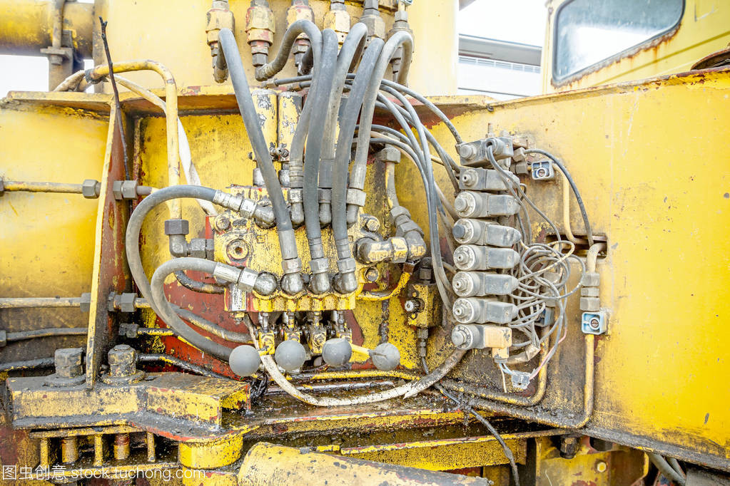 液壓系統(tǒng)、 軟管、 管接頭和杠桿控制